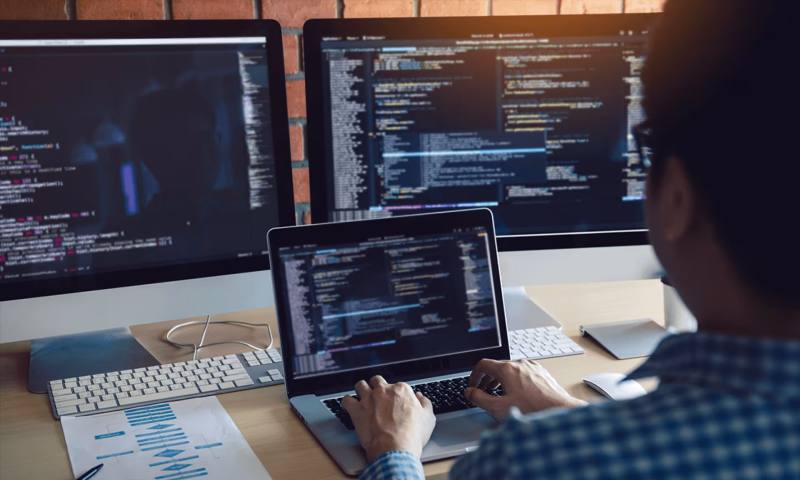 数据科学选型：R与Python如何赋能稻城县网站建设？